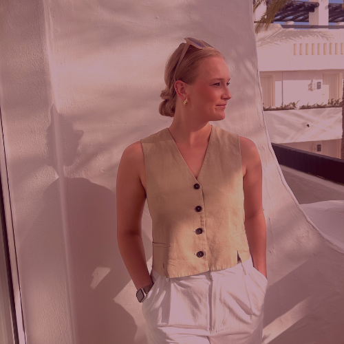 laudio voice over laura